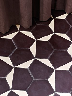Casa---aubergine-milk-Install-I%280%29